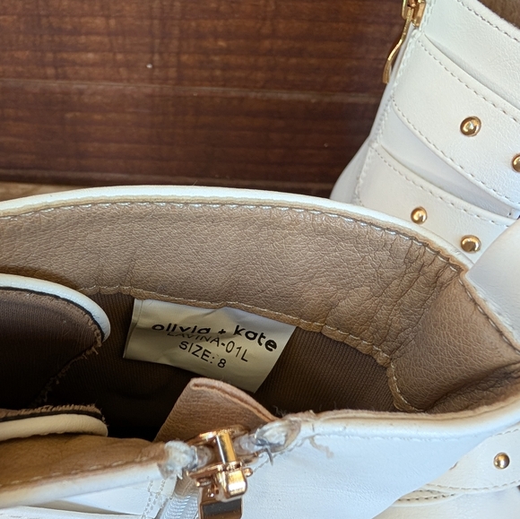 Stylish White Ankle Boots with Pointed Toe and Straps - Picture 8 of 9